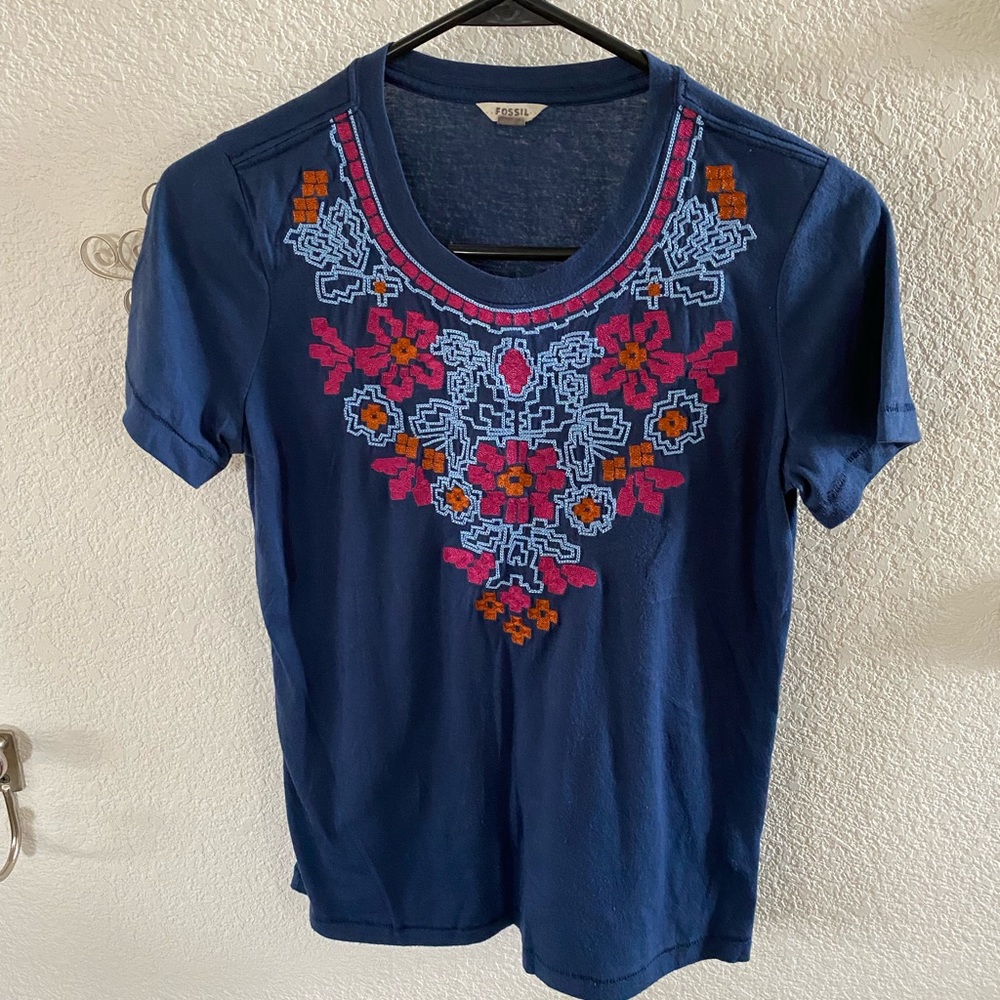 Fossil embroidered tee